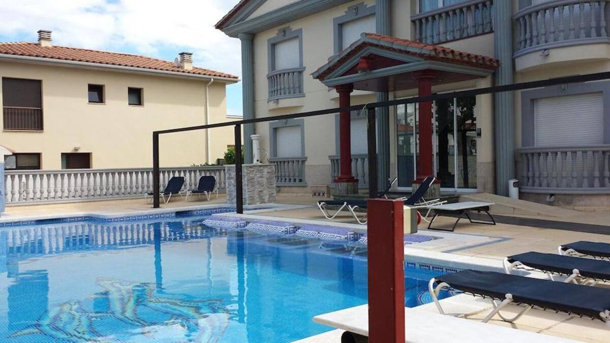 Hotel Portofino By Insidehome Empuriabrava Esterno foto
